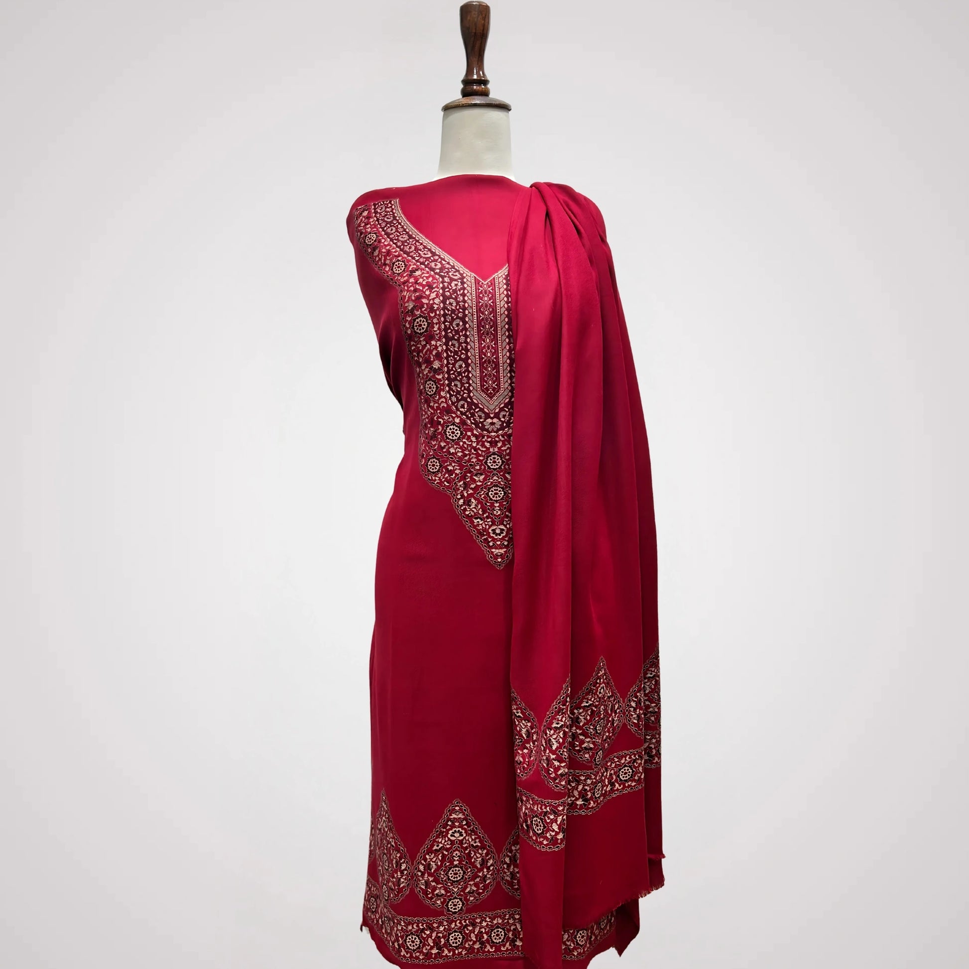 Jamawar Kani Gala 3 Piece Suit