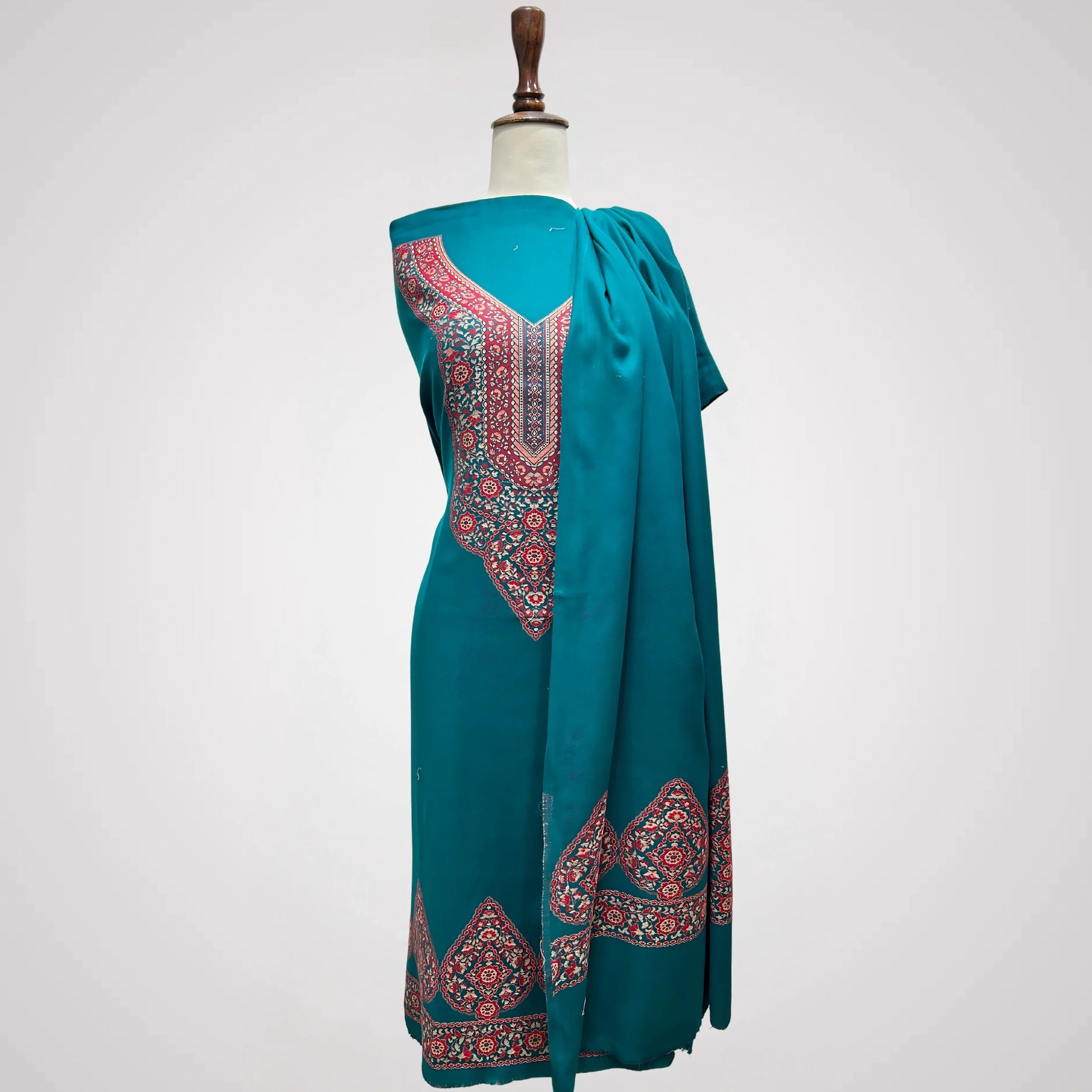 Jamawar Kani Gala 3 Piece Suit