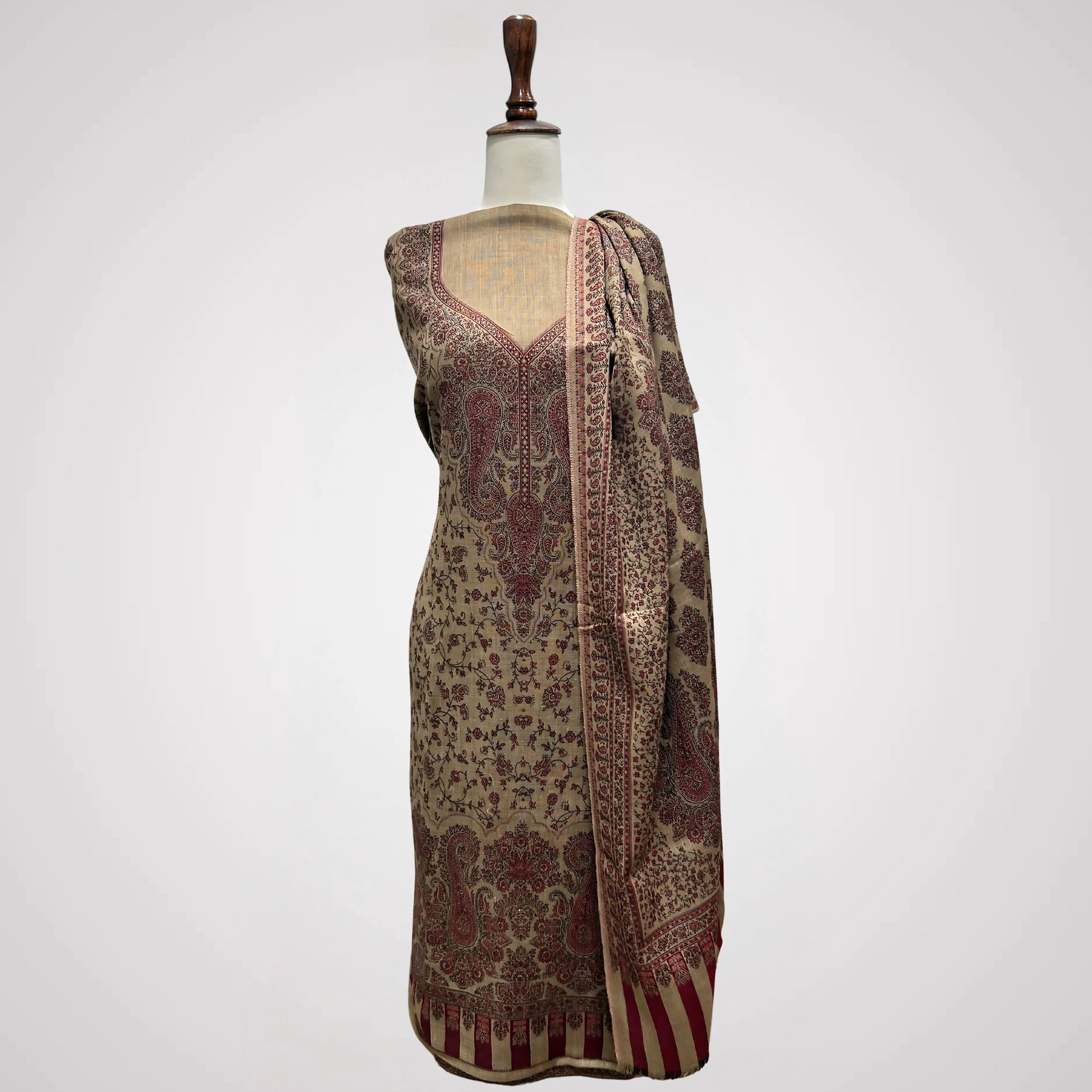 Jamawar Kani Gala Jaal 3 Piece Suit